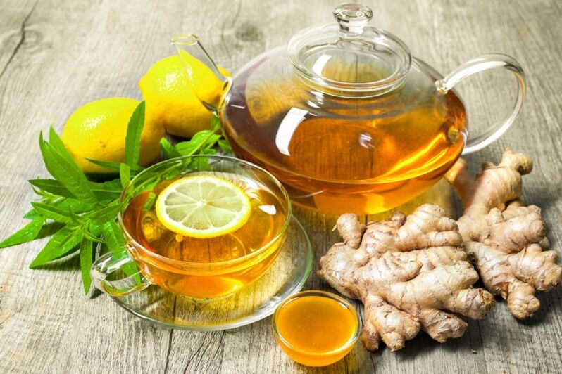 Tee mit Zitrone und Ingwer hilft, den Stoffwechsel eines Mannes in Ordnung zu bringen